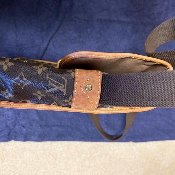 Authentic Louis Vuitton Congo Messenger Bag - Picture 3 of 11